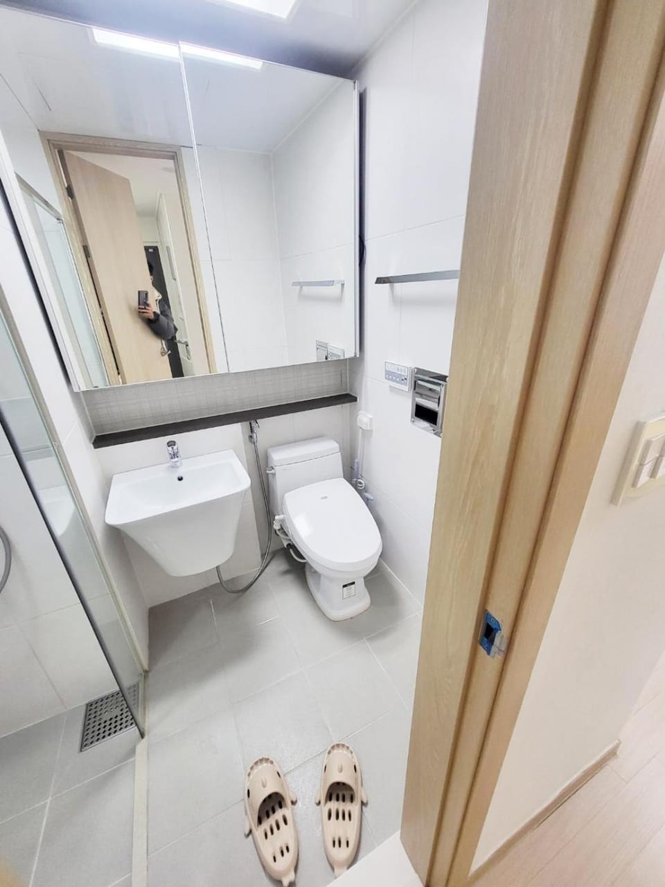 Shower, Toilet, Bathroom, bidet, towels