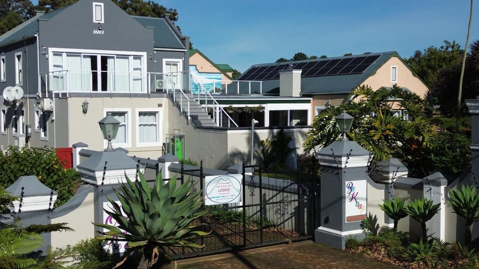 Property building, Facade/entrance, Spring, Day, Garden, Garden view