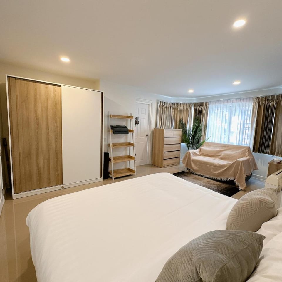 Big and Bright room in Nimman Apartment in Chiang Mai