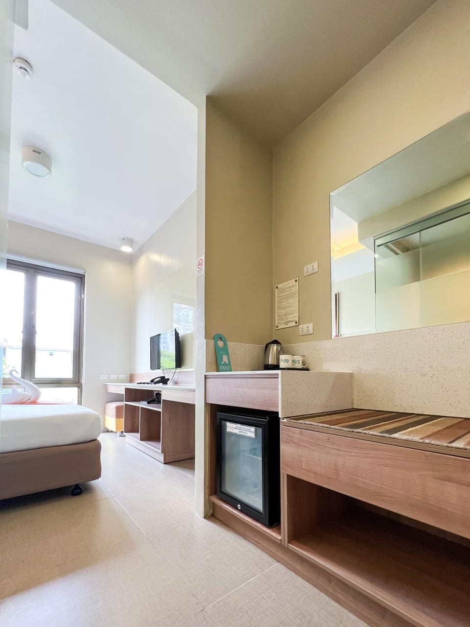 Bedroom, minibar