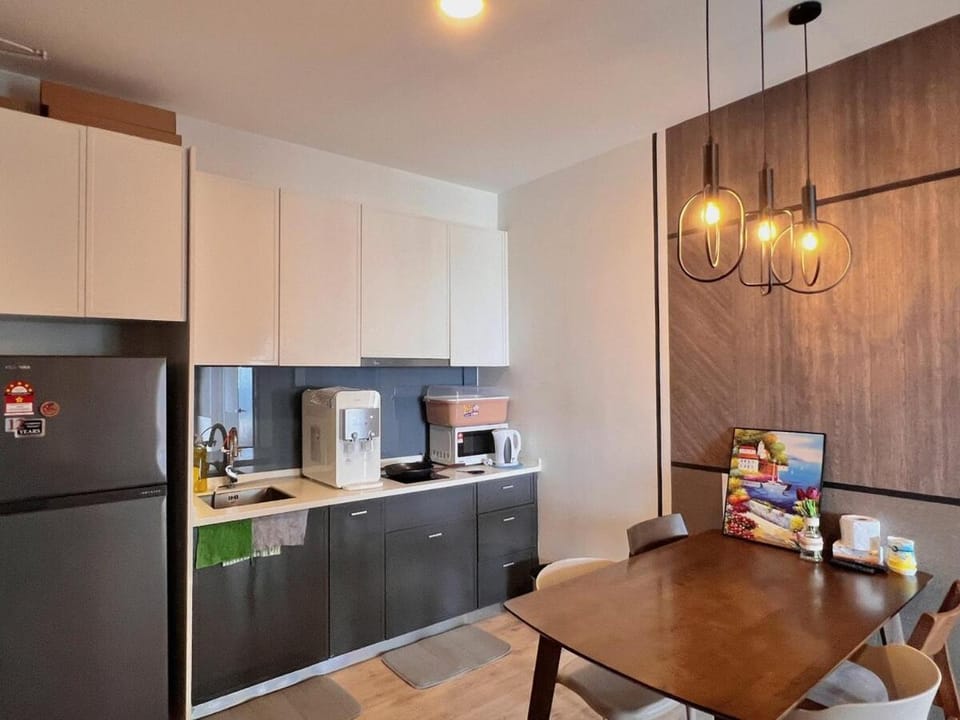 Kitchen or kitchenette, Dining area, stove