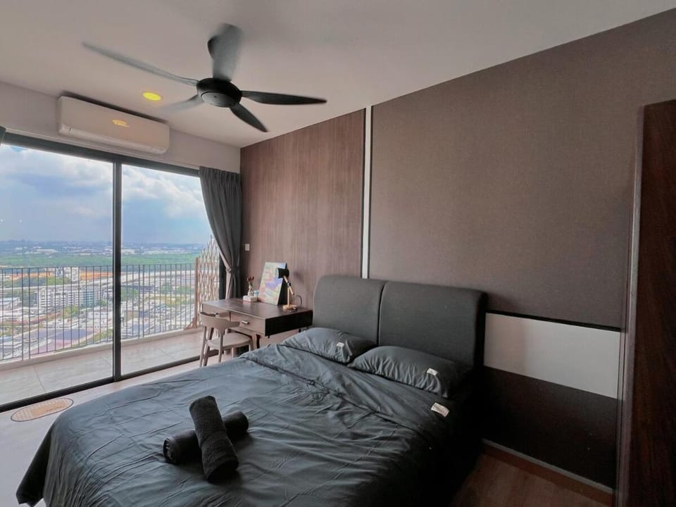 Bed, Photo of the whole room, Bedroom, towels, air conditioner