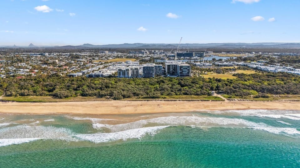 Azzure Beachside Retreat with Pool Gym and Steam Room Apartment in Sunshine Coast