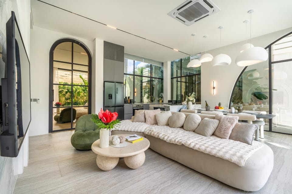 Communal lounge/ TV room, TV and multimedia, Living room, Seating area, Evening entertainment