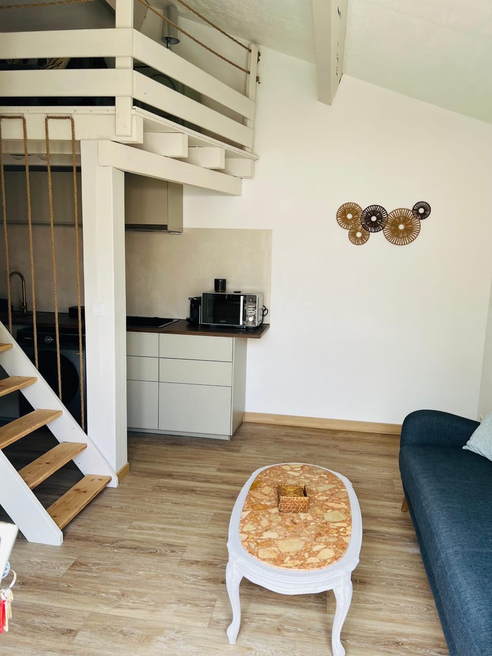 Kitchen or kitchenette, Living room