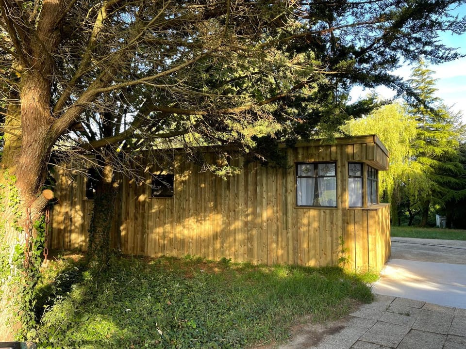 Le Gîte des Oiseaux Un Mobil-Home au Cœur des Champs House in Normandy