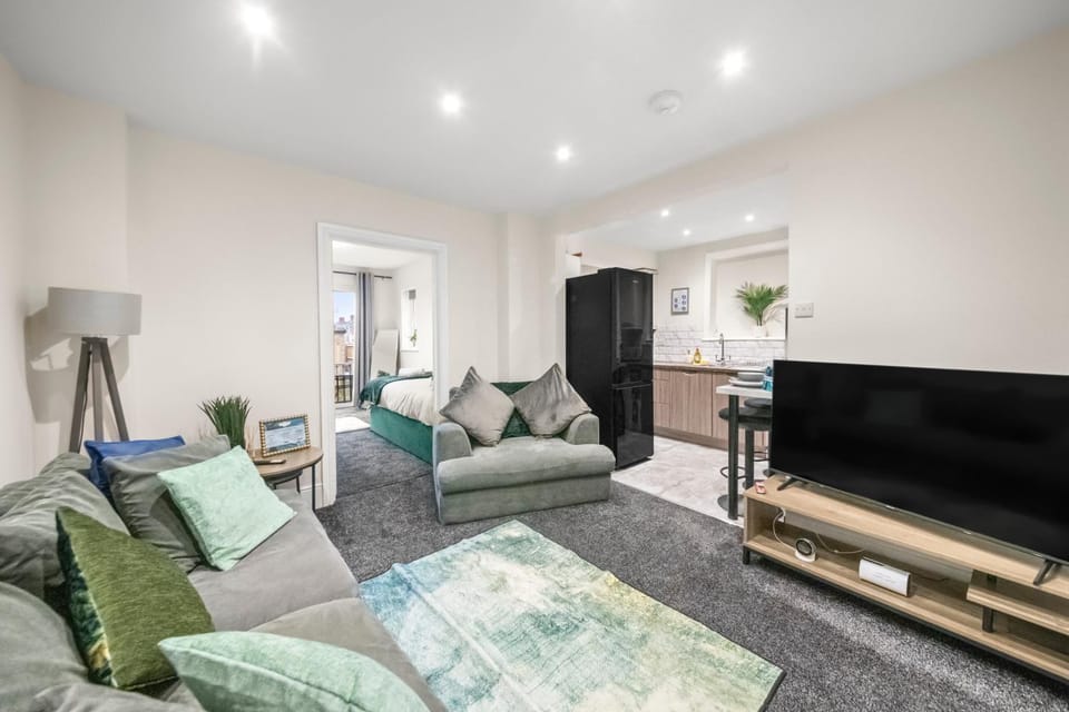 TV and multimedia, Kitchen or kitchenette, Living room, Photo of the whole room, Bedroom, minibar