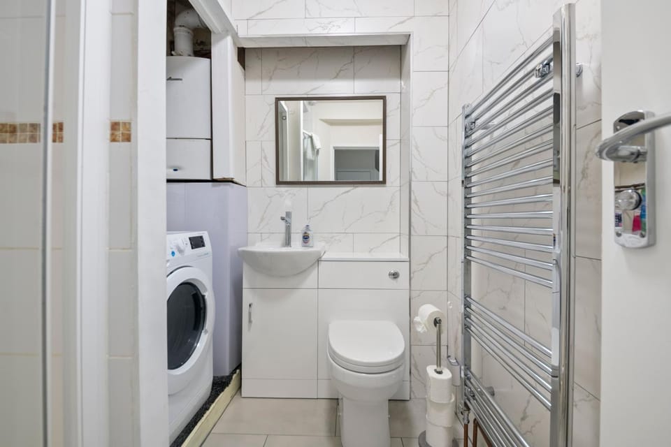 Toilet, Bathroom, washing machine
