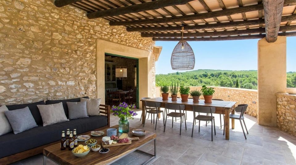 Masía La Torre Historia Encanto y Naturaleza a Solo 10 Minutos de Sitges Gran comodidad, Vista a los Viñedos en un pueblo autentico Villa in Garraf