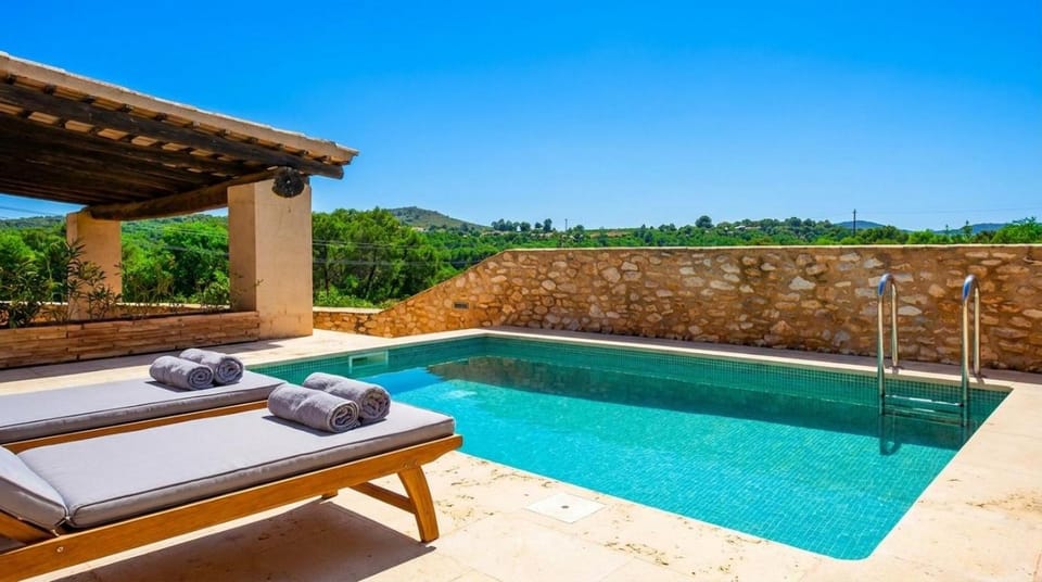 Masía La Torre Historia Encanto y Naturaleza a Solo 10 Minutos de Sitges Gran comodidad, Vista a los Viñedos en un pueblo autentico Villa in Garraf