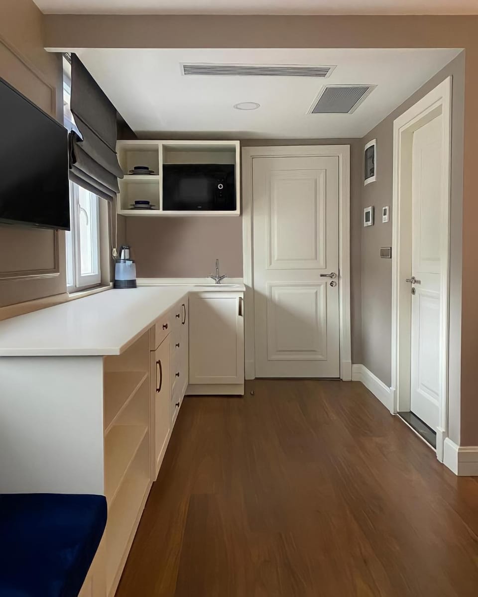 TV and multimedia, Coffee/tea facilities, Kitchen or kitchenette, kitchen