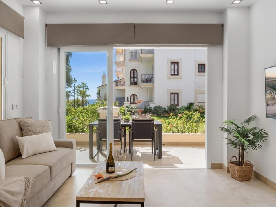 Balcony/Terrace, Living room