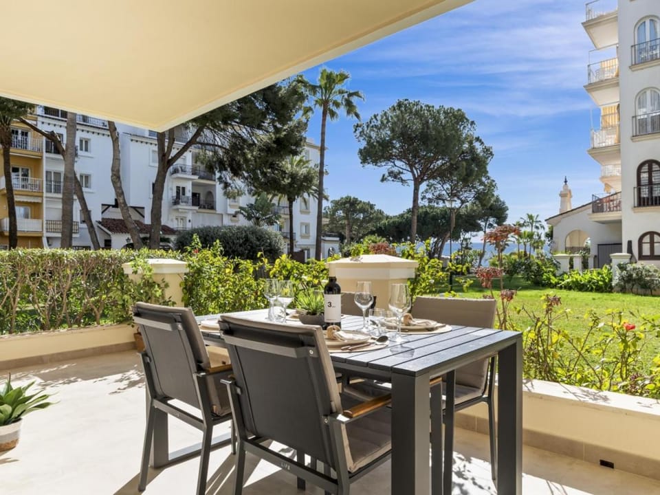 Dining area, Garden view