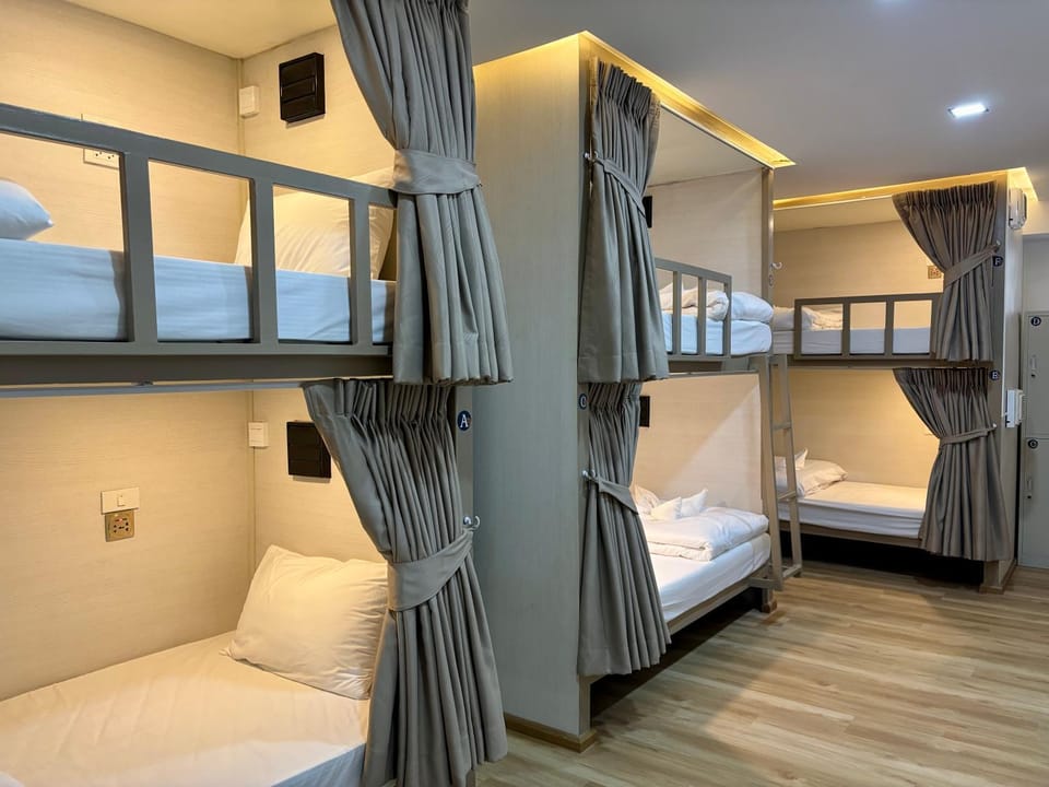 Bedroom, bunk bed