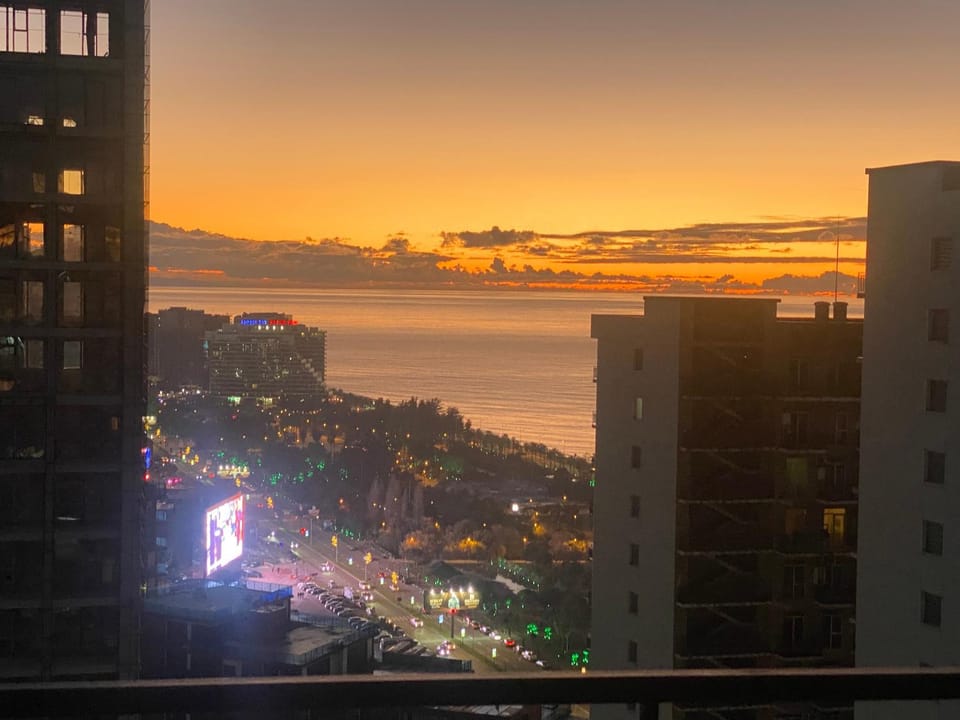 Высокая квартира студия 42 м2 на 26 этаже с видом на горы Apartment in Batumi