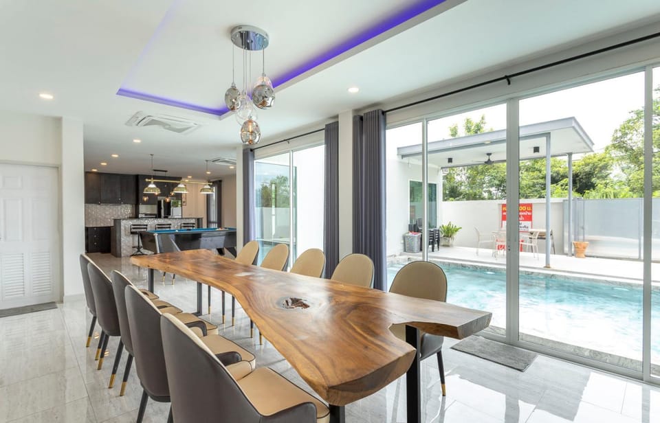 6BR Pool Villa - Karaoke and Pool Table near Golf Villa in Thailand