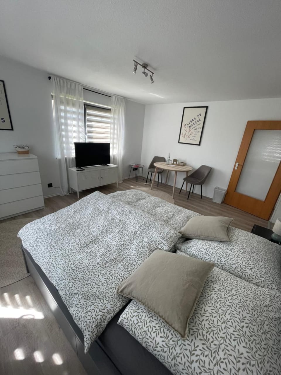 Bed, Living room, Bedroom