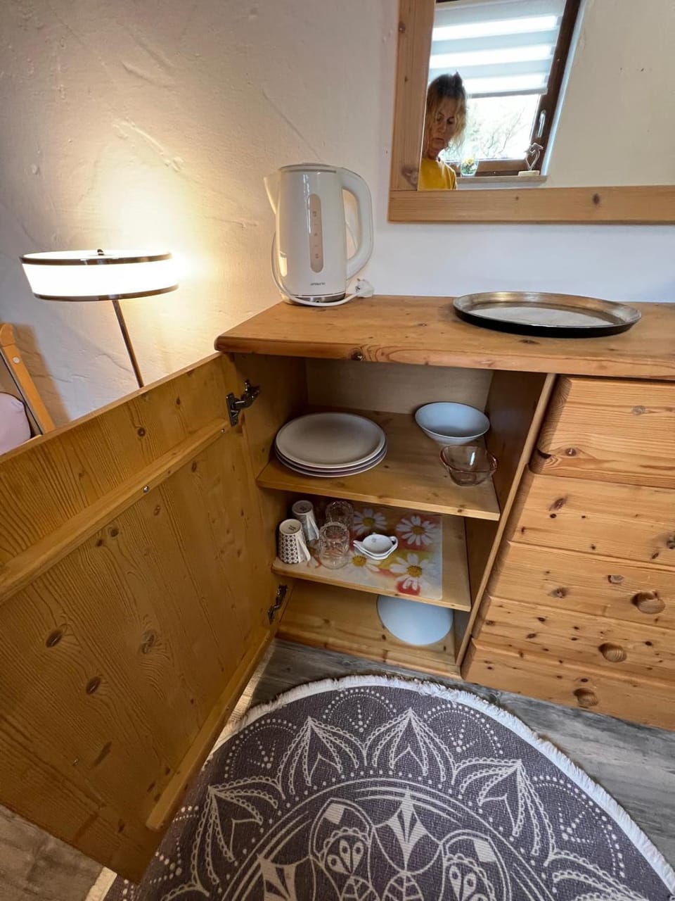 Coffee/tea facilities, Kitchen or kitchenette, wardrobe