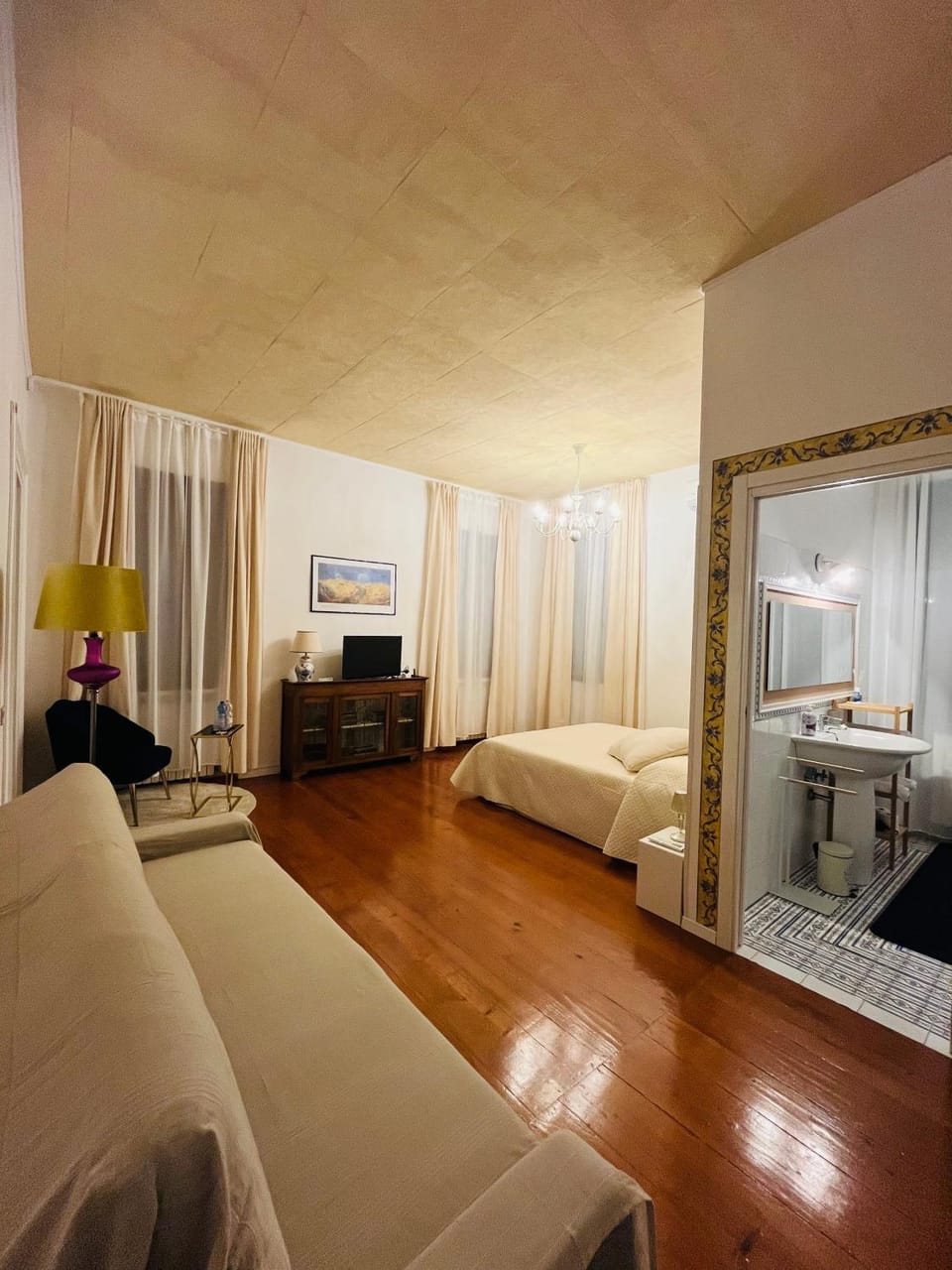 Photo of the whole room