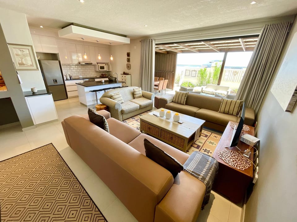 Kitchen or kitchenette, Seating area