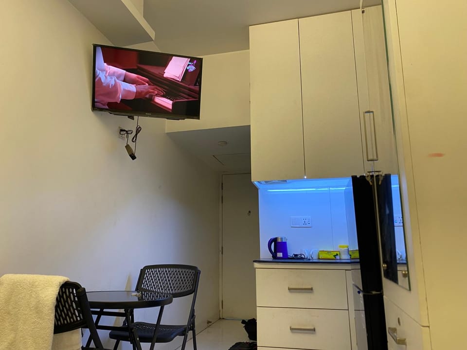 TV and multimedia, Kitchen or kitchenette, wardrobe