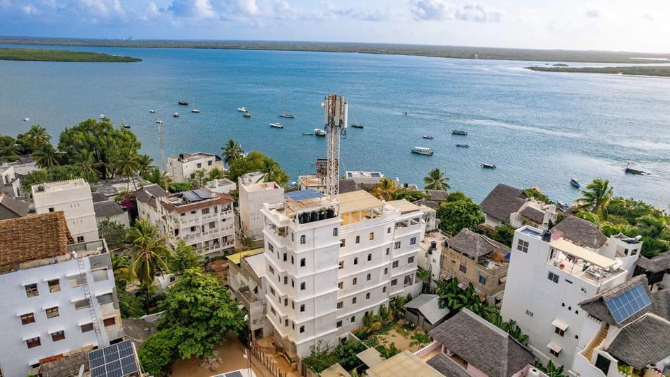 Property building, Nearby landmark, Bird's eye view, City view, Sea view