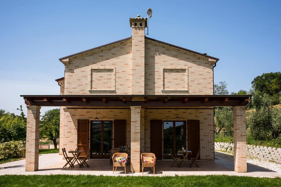 Villa Aurora - Osimo, nuova villa con piscina Villa in Marche