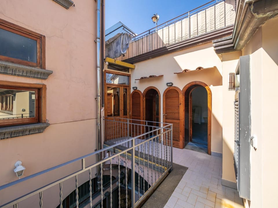 Property building, Balcony/Terrace, Balcony/Terrace