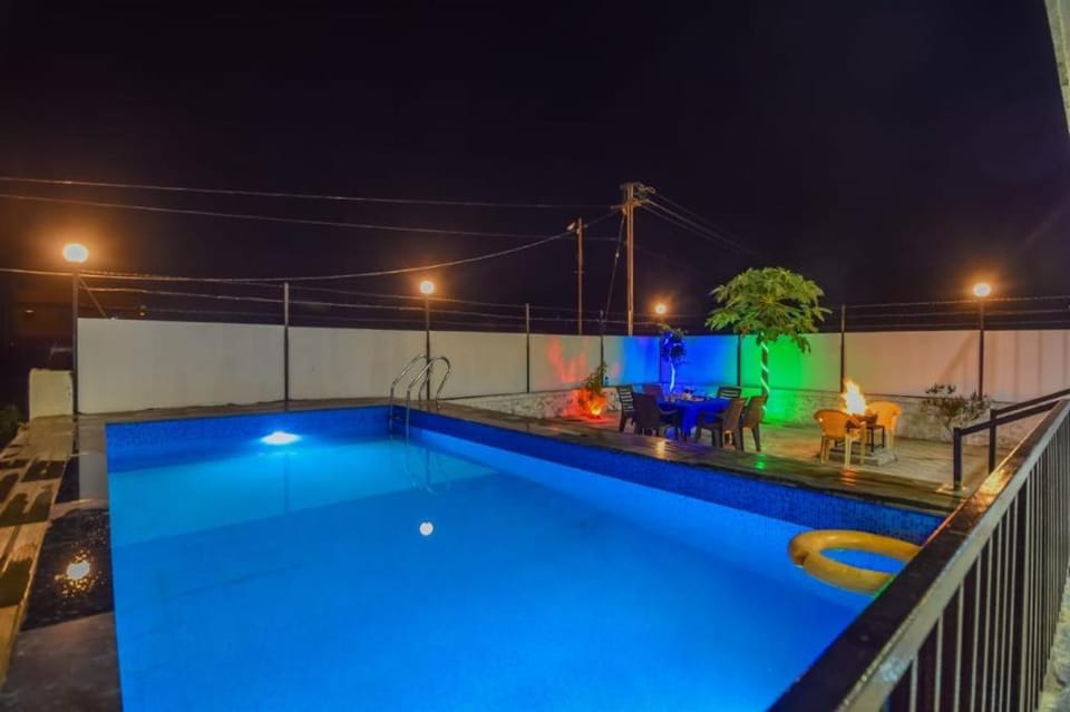 Night, Pool view, Swimming pool, sunbed