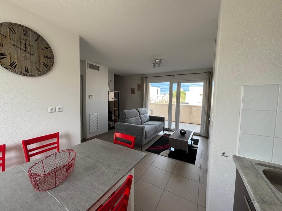 Appartement cosy à Valras-Plage 5 min à pied de la mer Climatisé 2 chambres Terrasse Apartment in Occitanie