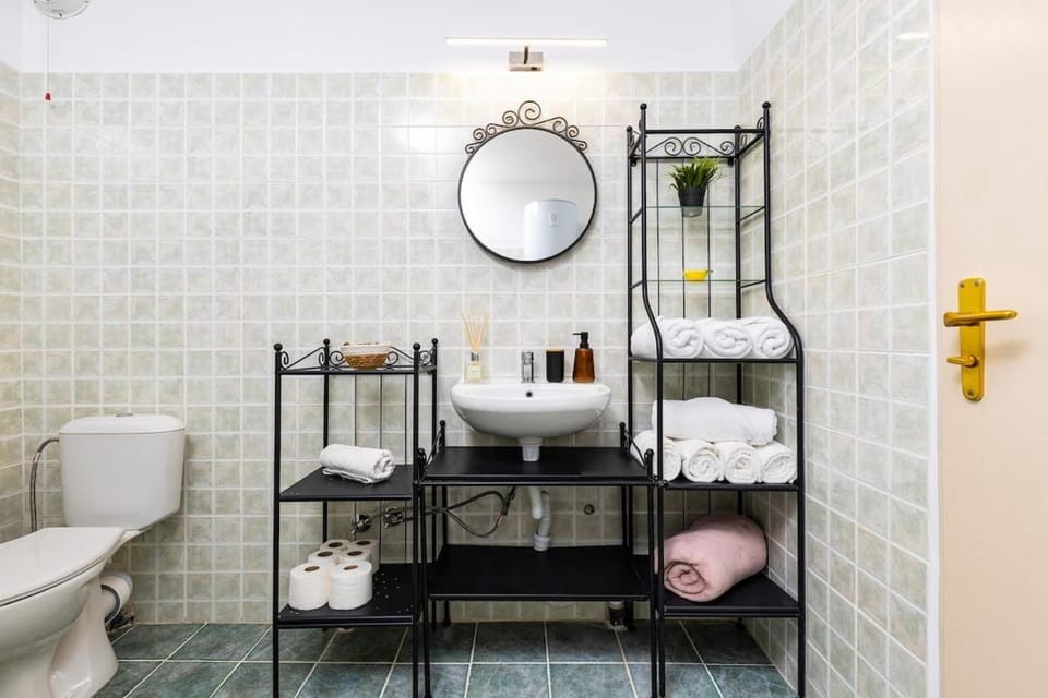 Toilet, Bathroom, towels