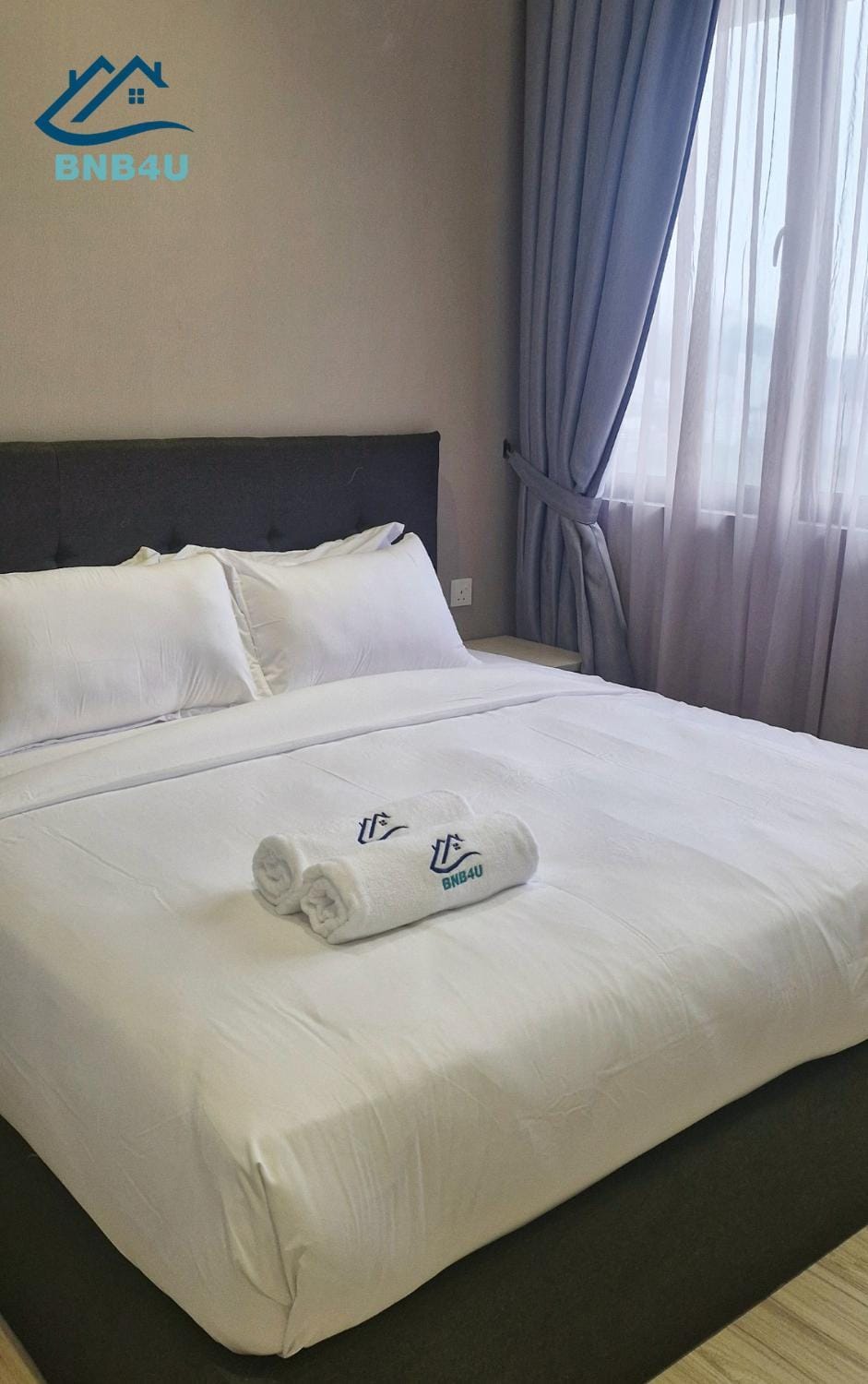 Bed, Photo of the whole room, Bedroom, towels