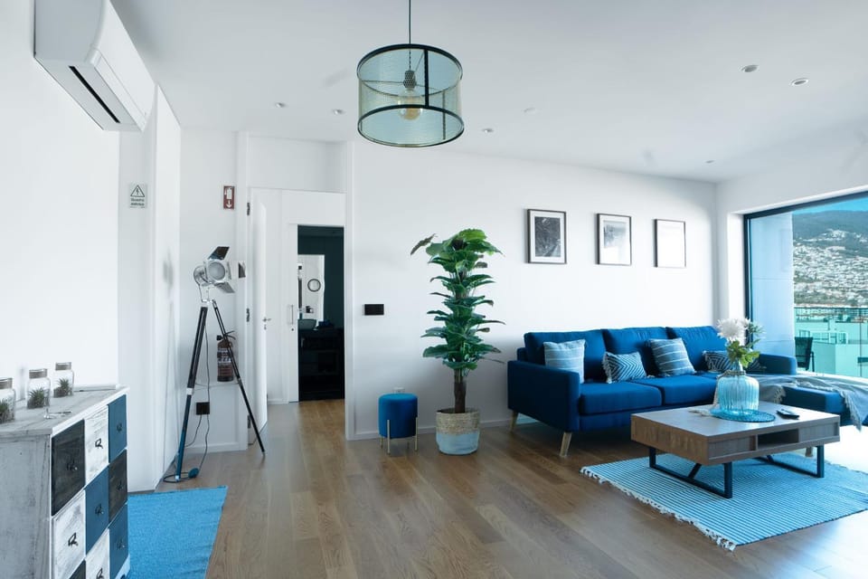 TV and multimedia, Living room, Seating area, air conditioner