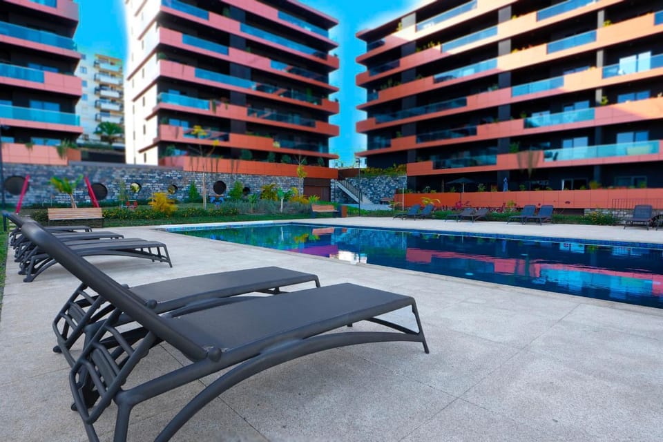 Property building, Patio, Day, Pool view, Swimming pool, sunbed