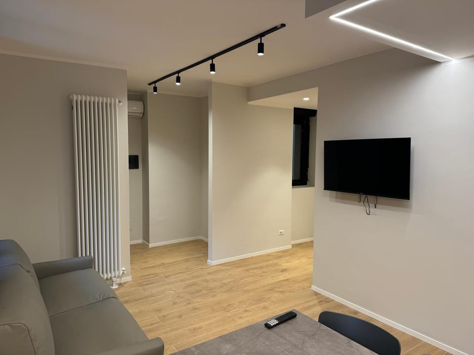 Communal lounge/ TV room, TV and multimedia, Living room, Seating area, Evening entertainment