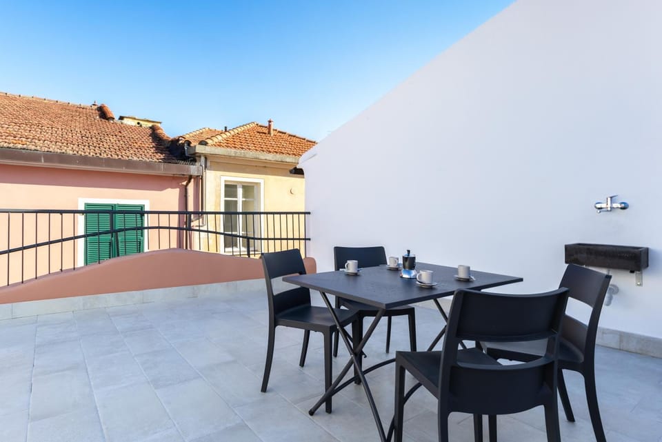 View (from property/room), Balcony/Terrace, Dining area