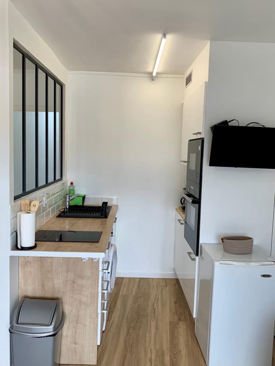 TV and multimedia, Kitchen or kitchenette, oven, stove
