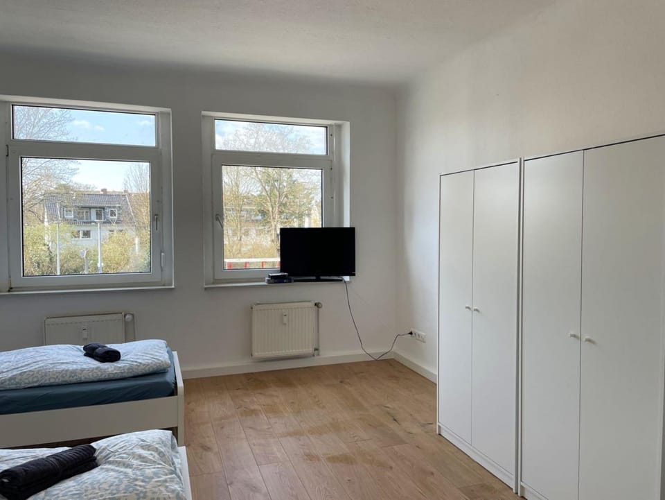 TV and multimedia, Photo of the whole room, wardrobe