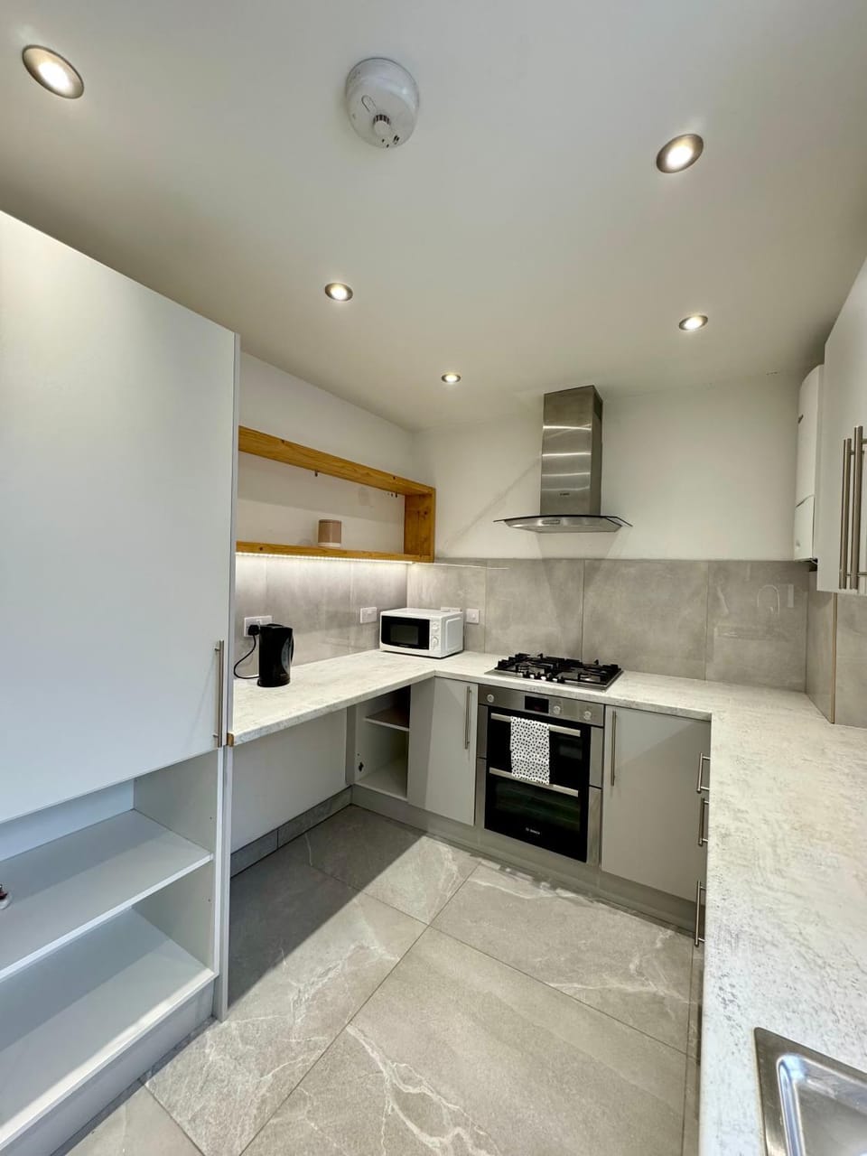 Kitchen or kitchenette, Kitchen or kitchenette, microwave, oven, stove