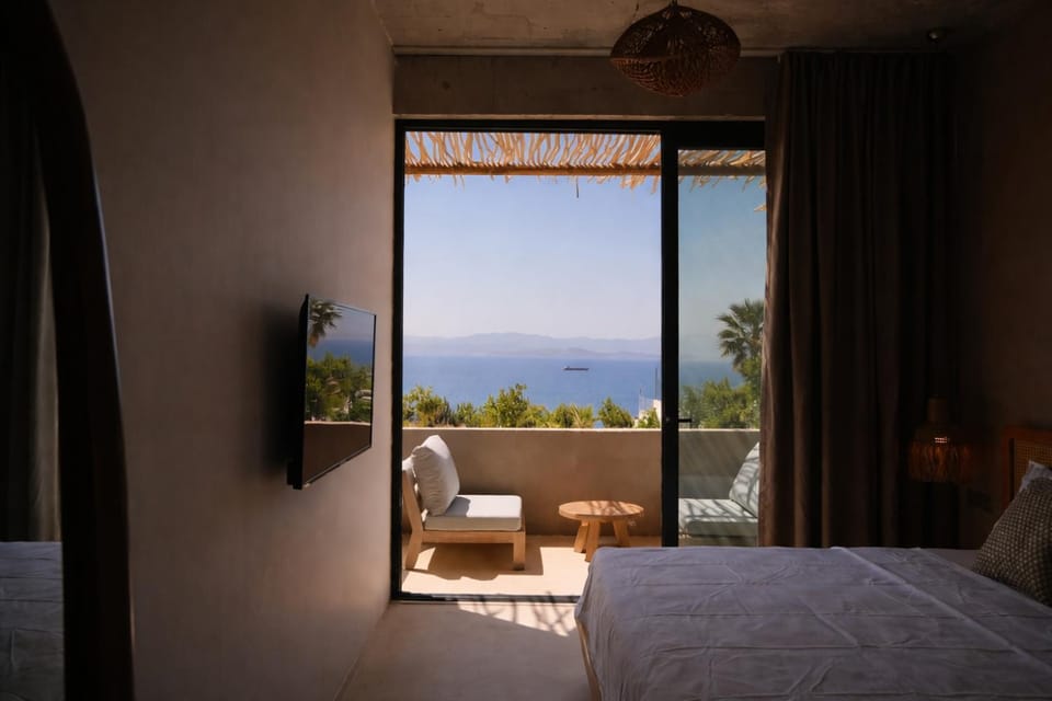 Bed, Natural landscape, View (from property/room), Balcony/Terrace, Seating area, Bedroom, Sea view