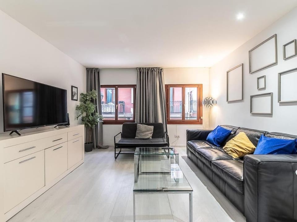 Communal lounge/ TV room, TV and multimedia, Living room