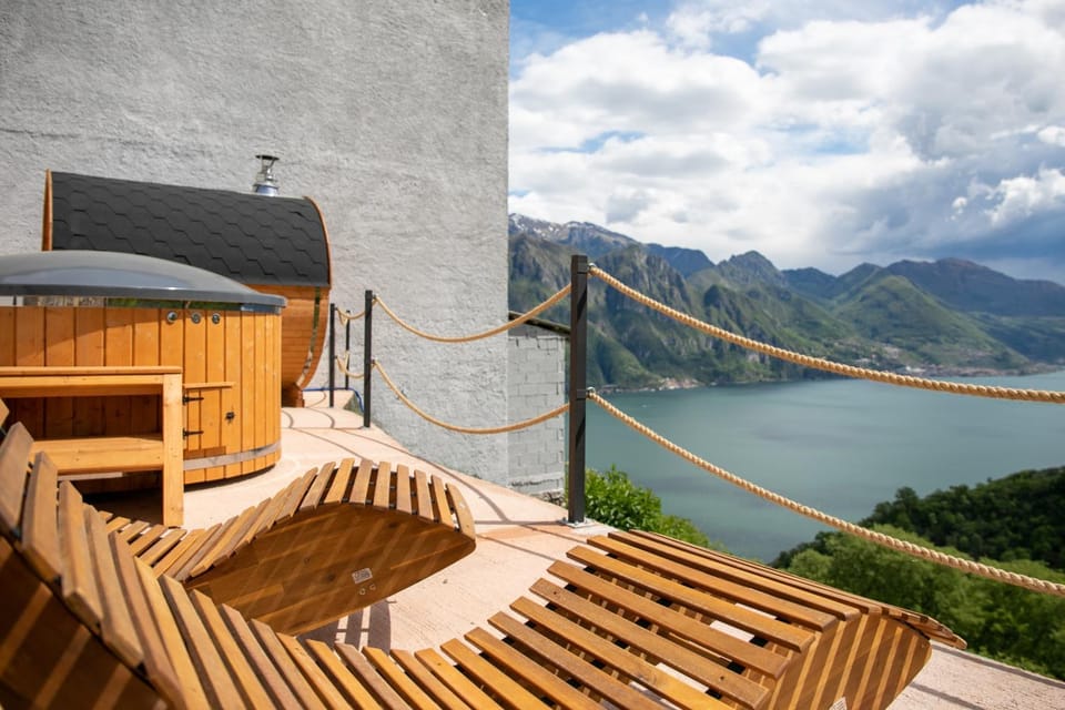 Hot Tub, Sauna, Balcony/Terrace, Lake view