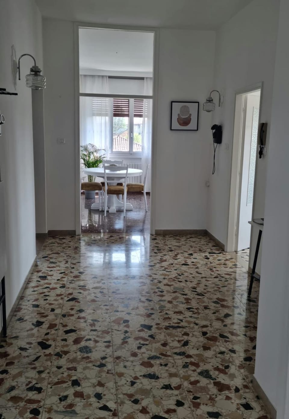 Facade/entrance, Dining area