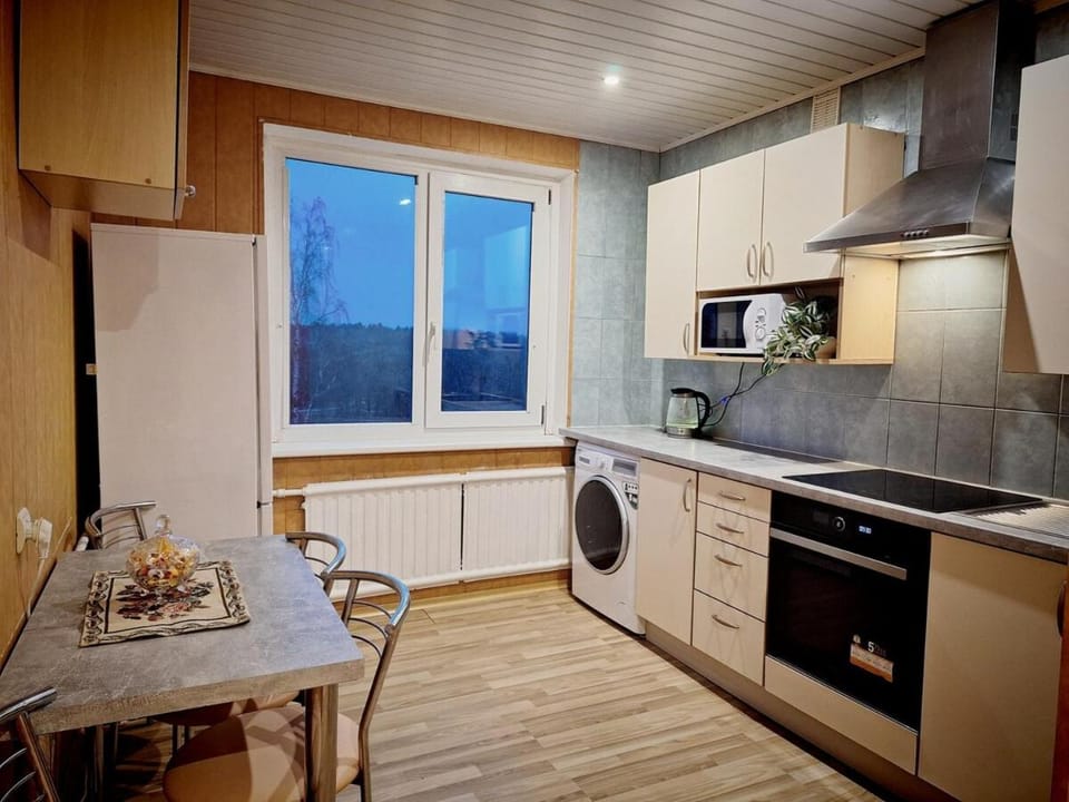 Kitchen or kitchenette, Dining area, oven, stove