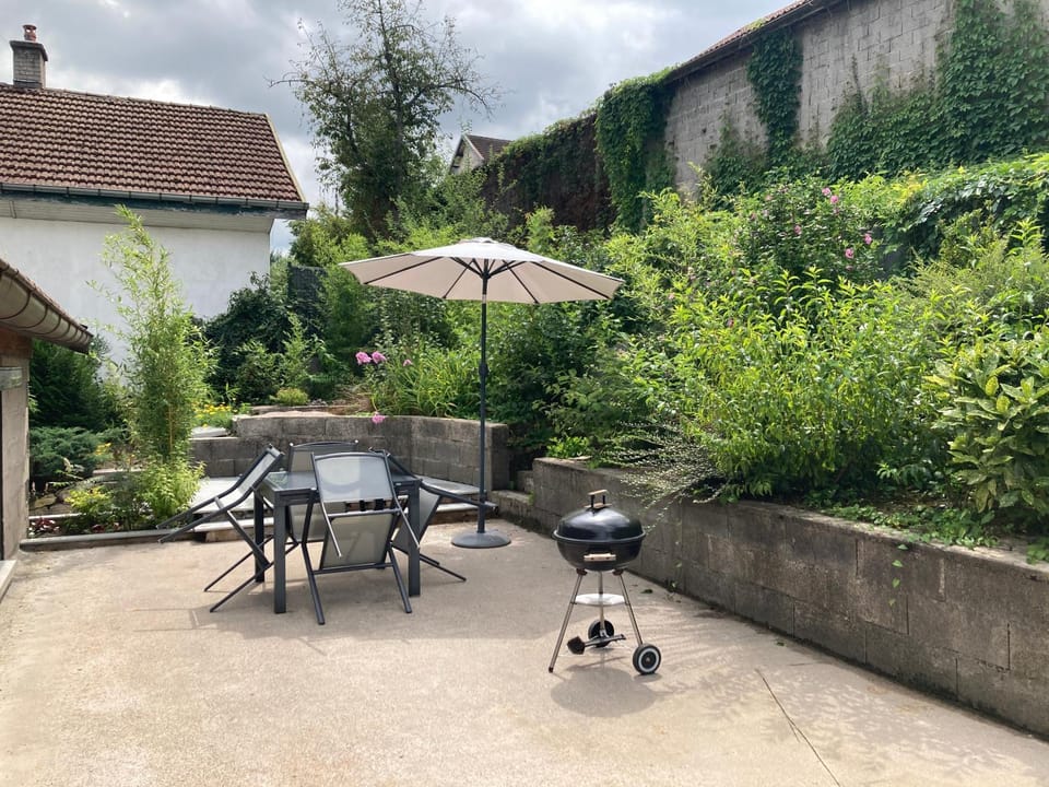 Patio, Spring, BBQ facilities, Garden, Dining area