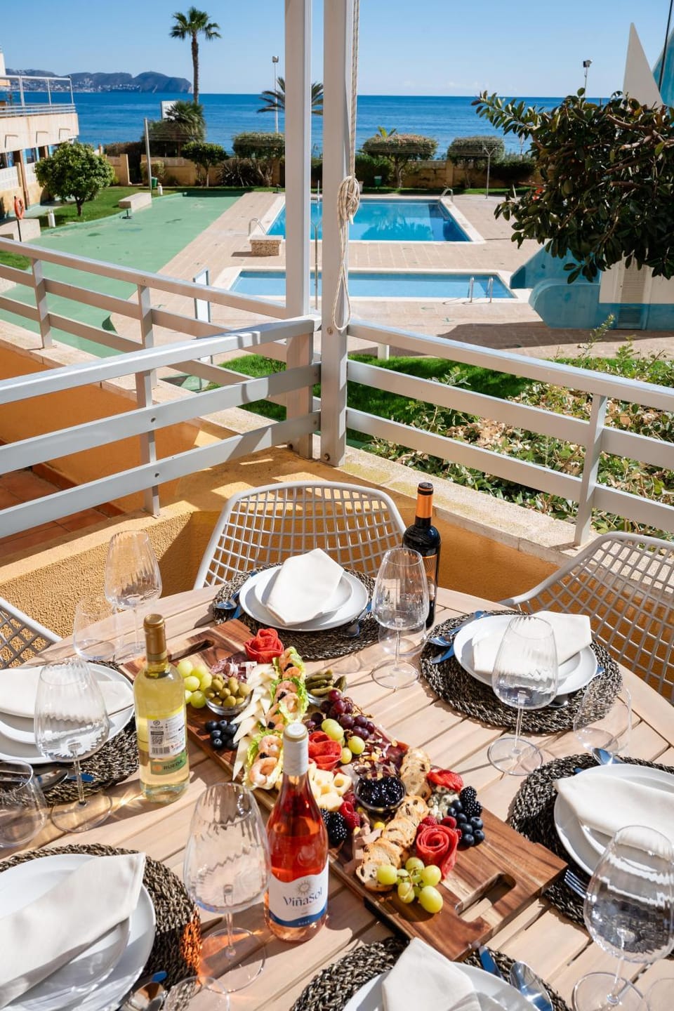 Restaurant/places to eat, Activities, Fishing, Snorkeling, Other, Dining area, Beach, Windsurfing, Canoeing, Cycling, Diving, Sea view, Area and facilities, Swimming pool