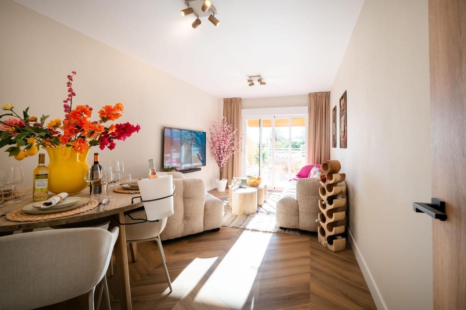 TV and multimedia, Balcony/Terrace, Other, Dining area, Area and facilities