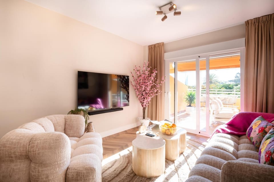 TV and multimedia, Balcony/Terrace, Other, Dining area, Area and facilities