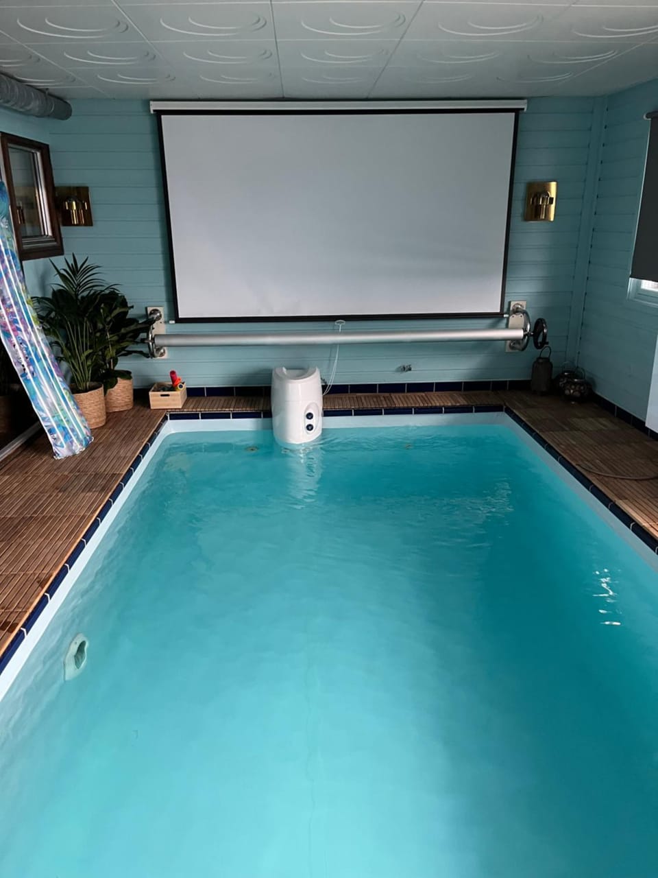 Swimming pool