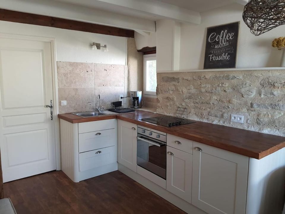 Cozy guest house with jacuzzi and swimming pool House in Occitanie